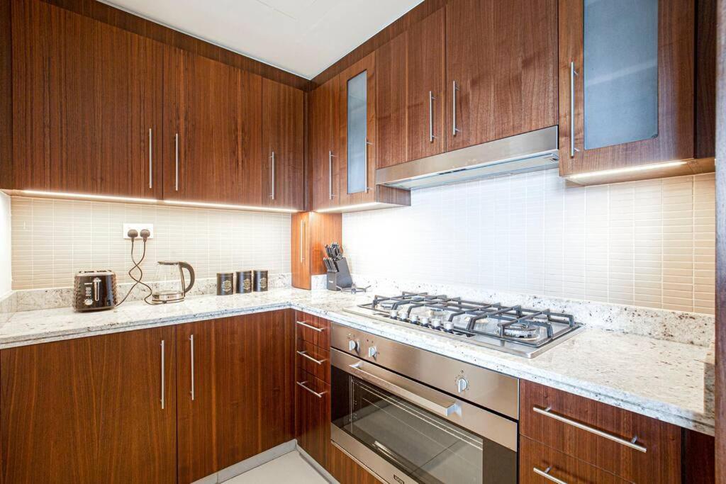 Magnificent Brand New Lux 3br With Burj/ Fnt View * Dubái