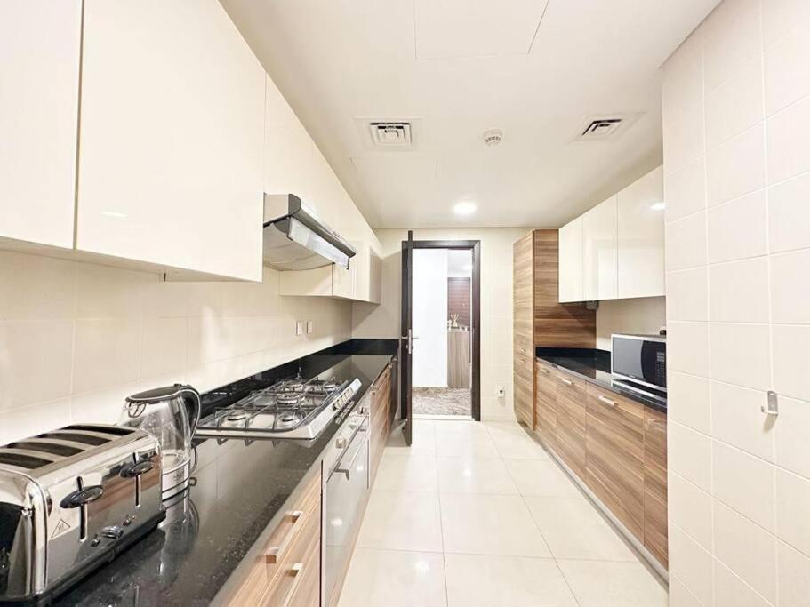 Walk To The Beach - Sparkle Towers With Marina Views Apartament *