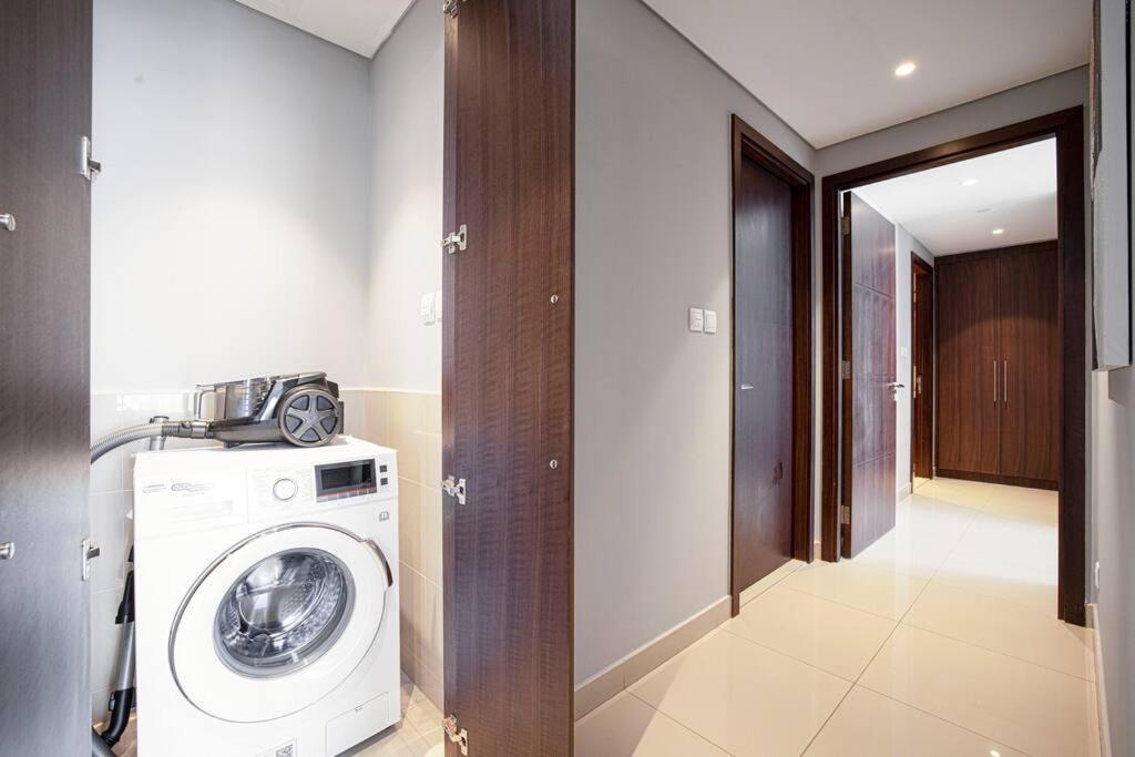 Magnificent Brand New Lux 3br Burj & Fountain View Dubái