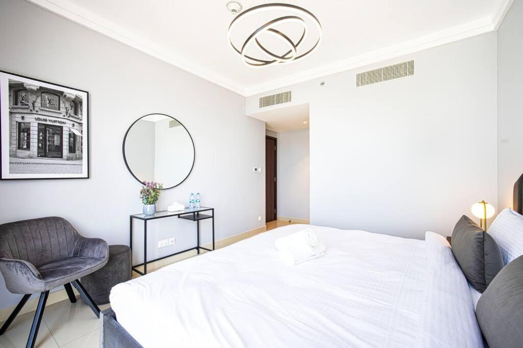 Magnificent Brand New Lux 3br Burj & Fountain View Dubái