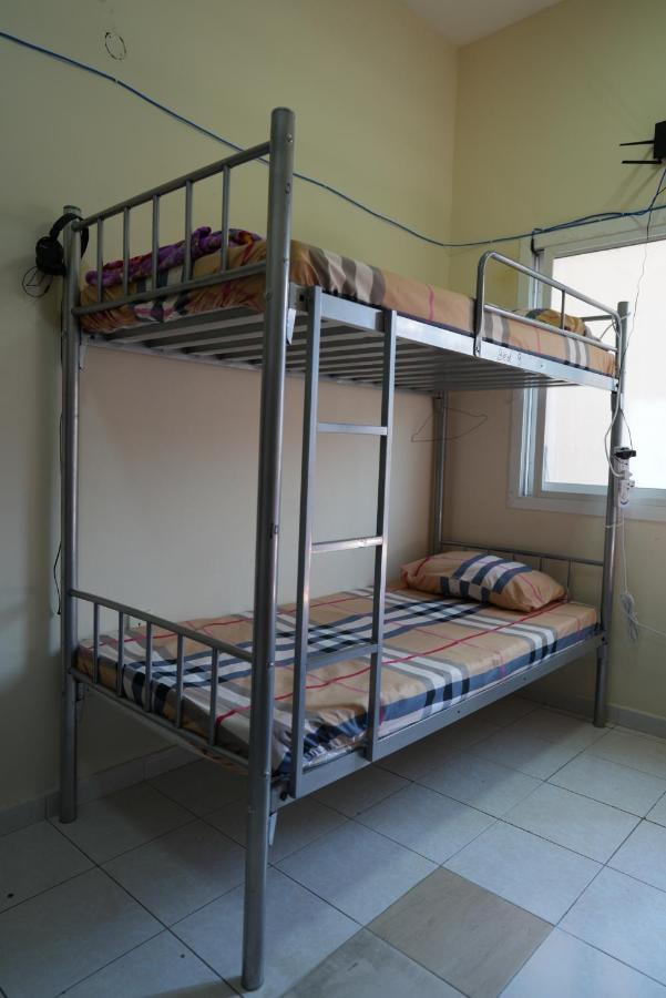 Decent 2 Boys Hostel Near Burjuman Metro Station Hostal