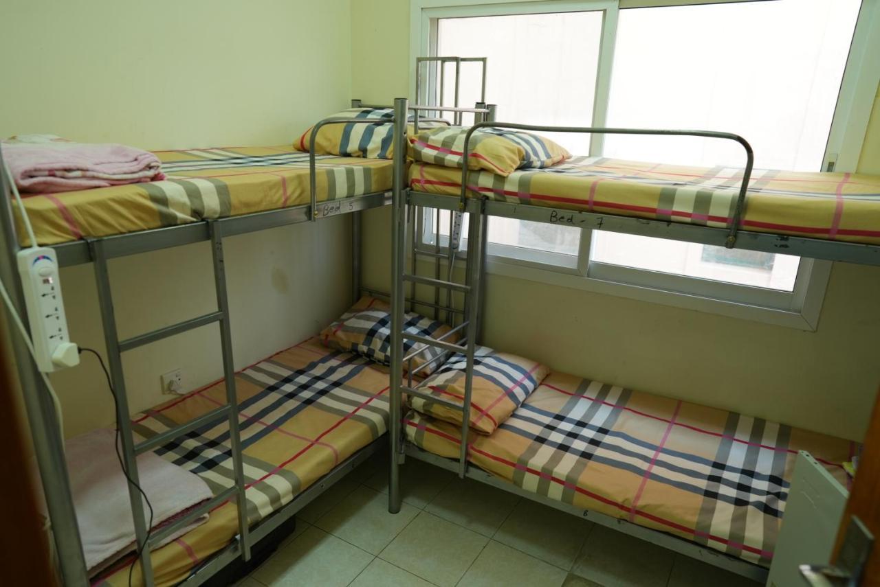 Decent 2 Boys Hostel Near Burjuman Metro Station Dubái