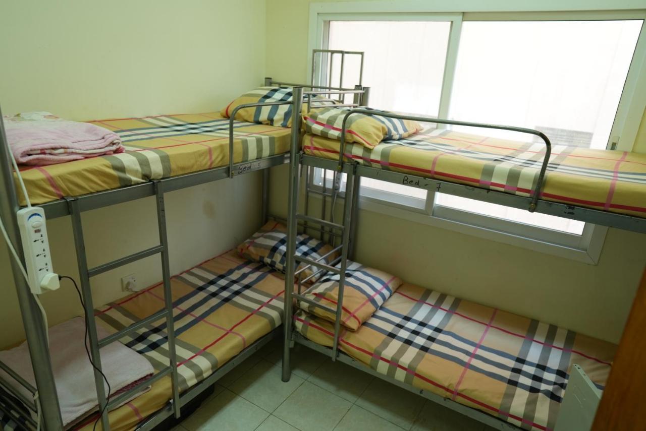 Decent 2 Boys Hostel Near Burjuman Metro Station Hostal Dubái