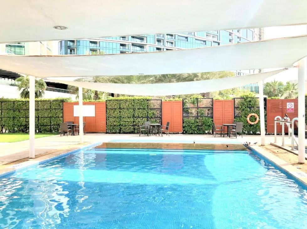 Beautifully Furnished 1br-dubai Eye View And Private Beach Access * Dubaï