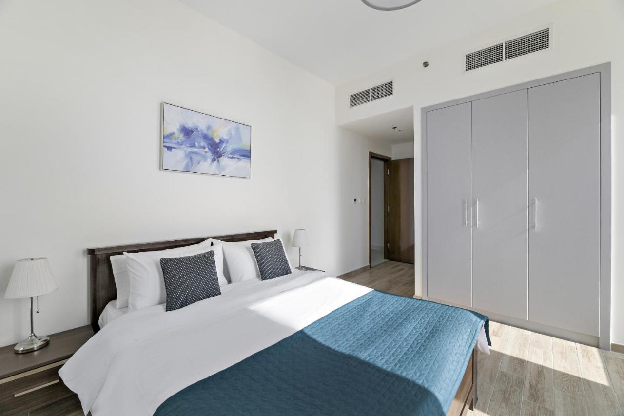 Vayk - Spacious Two Bedroom Near Canal *