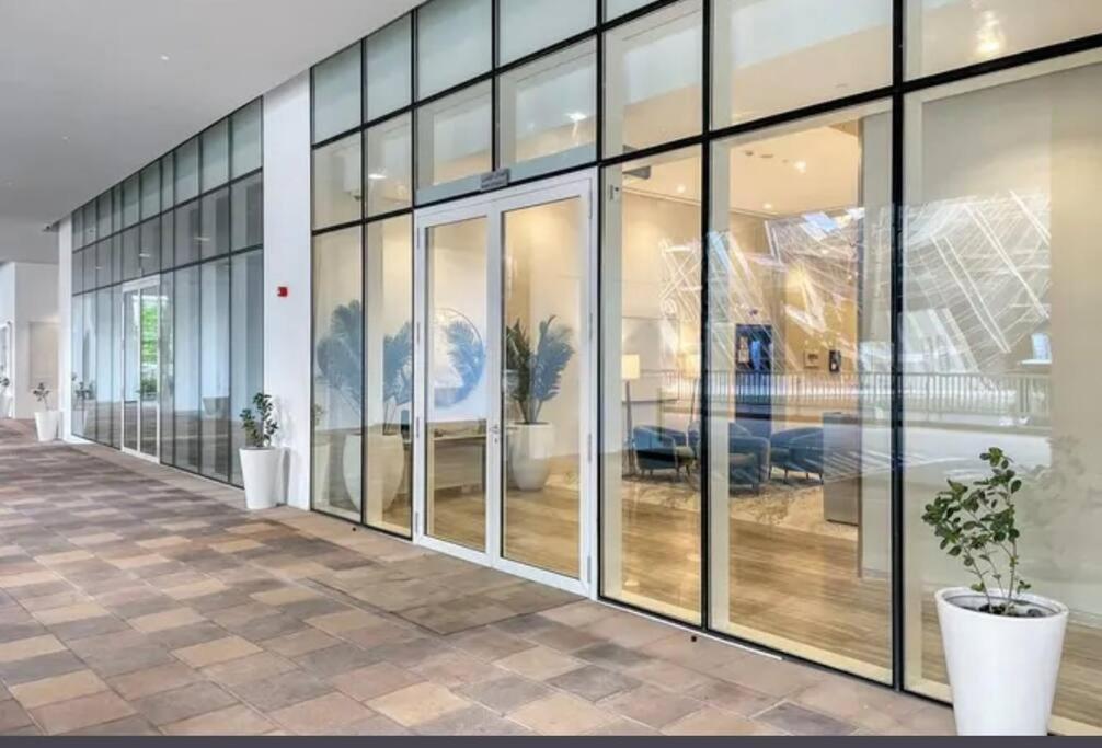 Apartment Cozy 1br 5mins Walk Form Mall Dubai