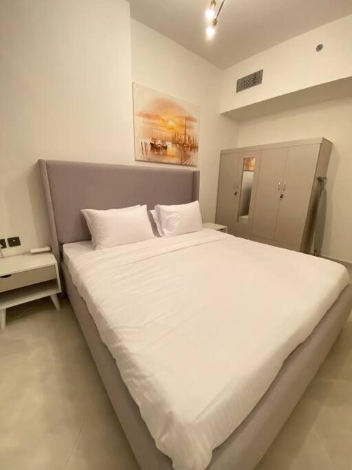 Downtown 7 Minutes Away From Burj Khalifa Apartemen Dubai