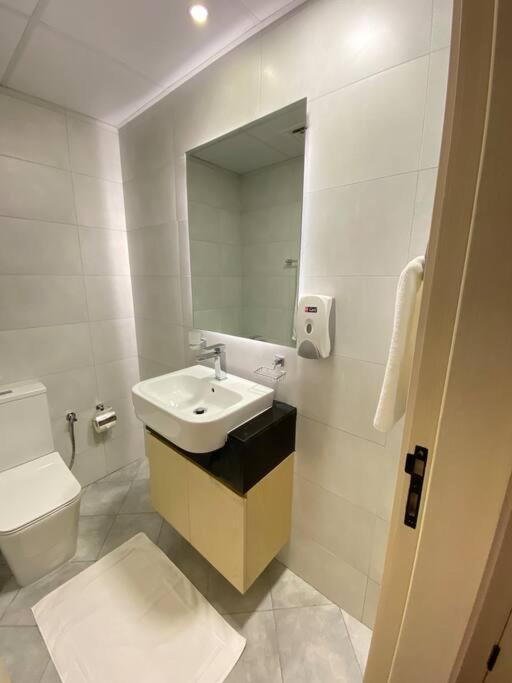 Downtown 7 Minutes Away From Burj Khalifa Apartemen Dubai