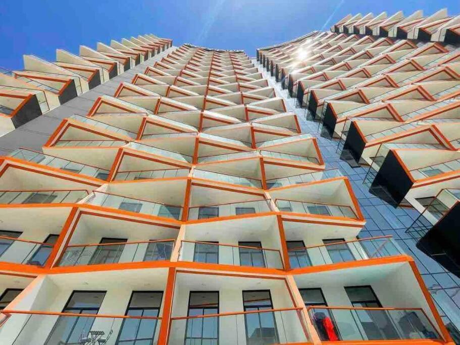Downtown 7 Minutes Away From Burj Khalifa Apartemen