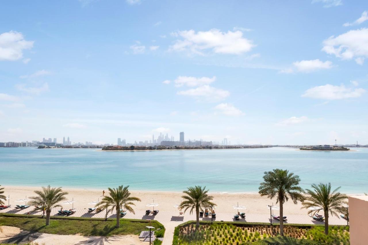 Fam Living - Private Beach Escapes In Palm Jumeirah Apartament *