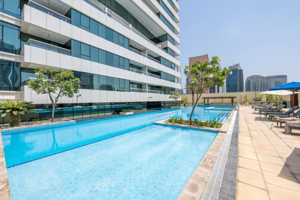 Studio Canal View With Partial Burj Khalifa View 5min To Mall * Dubai