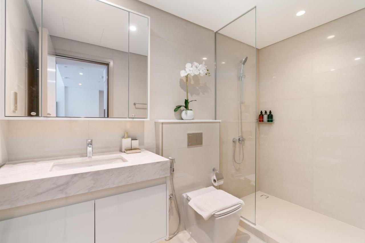 Ultimate / 5 Min Walk From Mall / Brand New / Downtown Lägenhet *