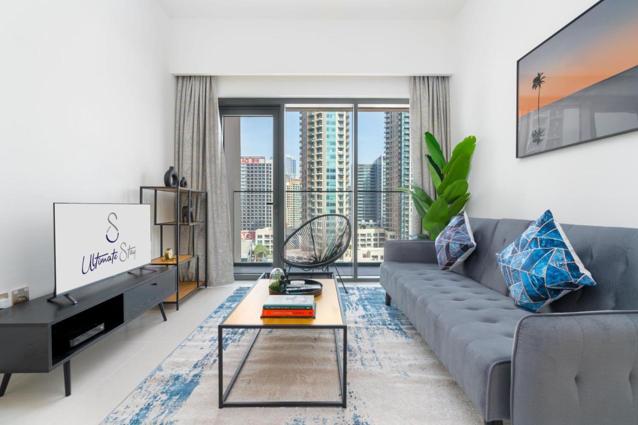 Ultimate / 5 Min Walk From Mall / Brand New / Downtown Lägenhet