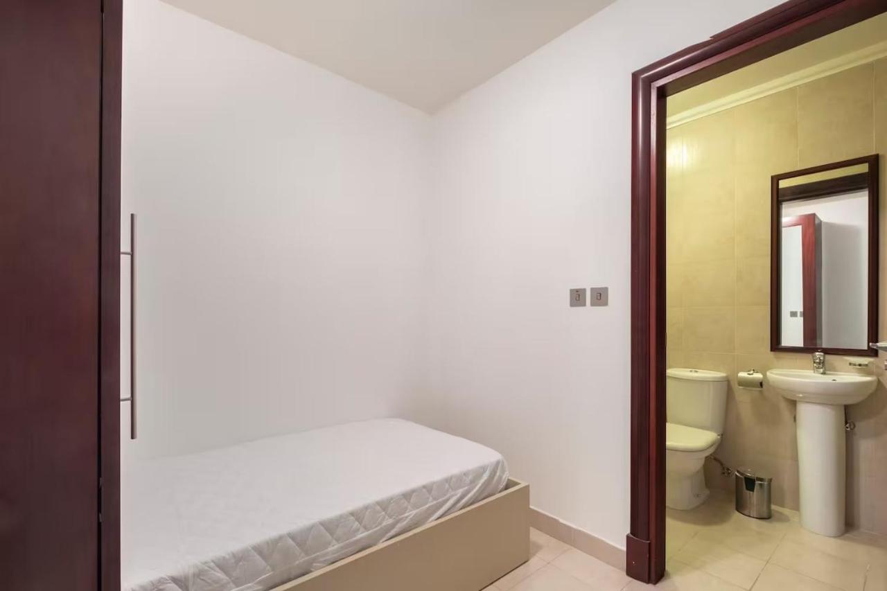 Appartement Spacious 2-bedroom Beachfront With Pool