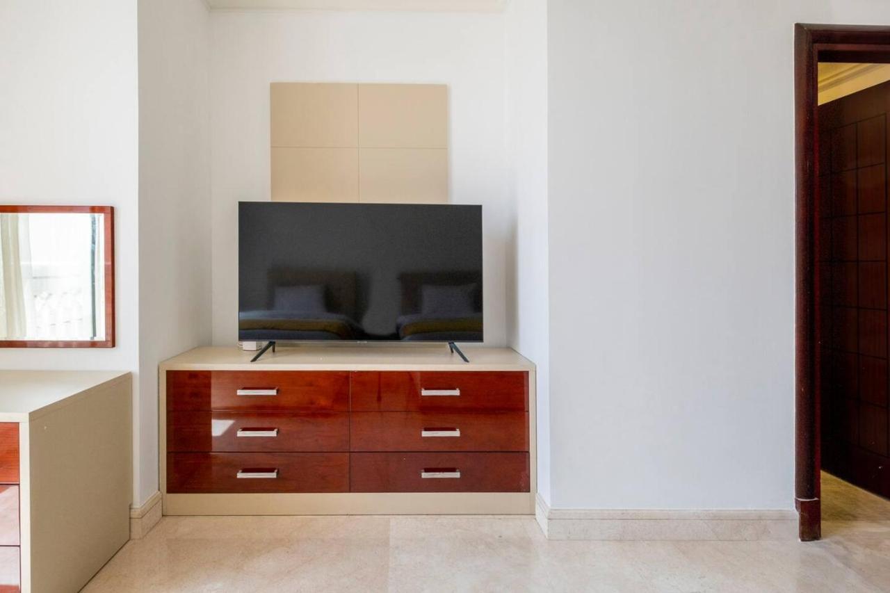 Appartement Spacious 2-bedroom Beachfront With Pool *