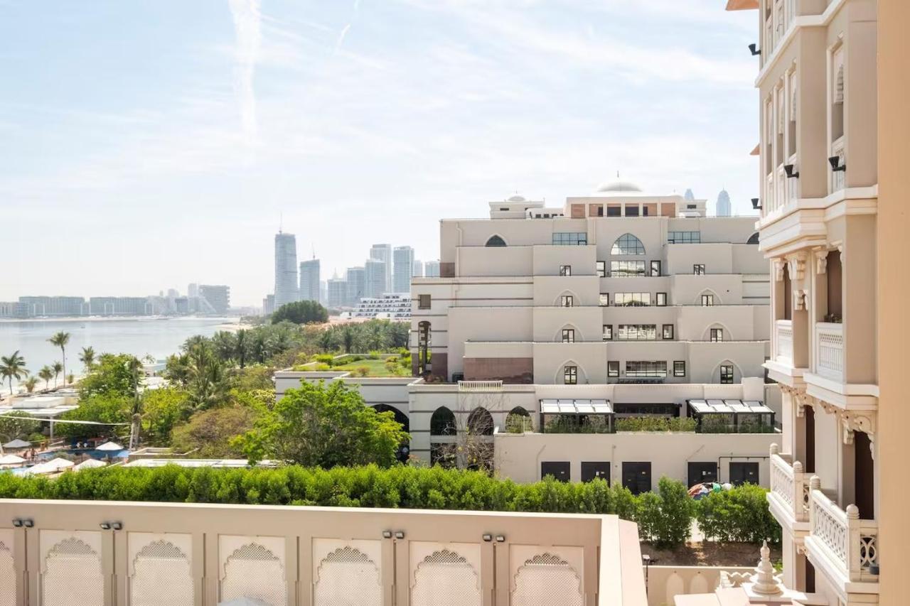 Spacious 2-bedroom Beachfront With Pool Appartement Dubai