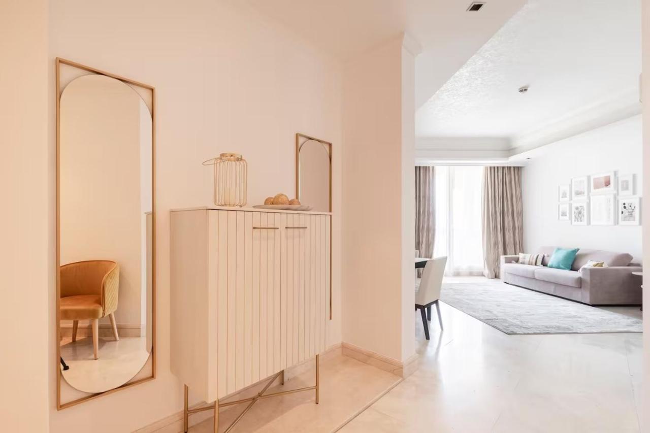 Spacious 2-bedroom Beachfront With Pool Appartement