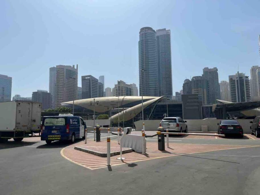 Breathtaking Lake View In Jlt Metro Cluster *