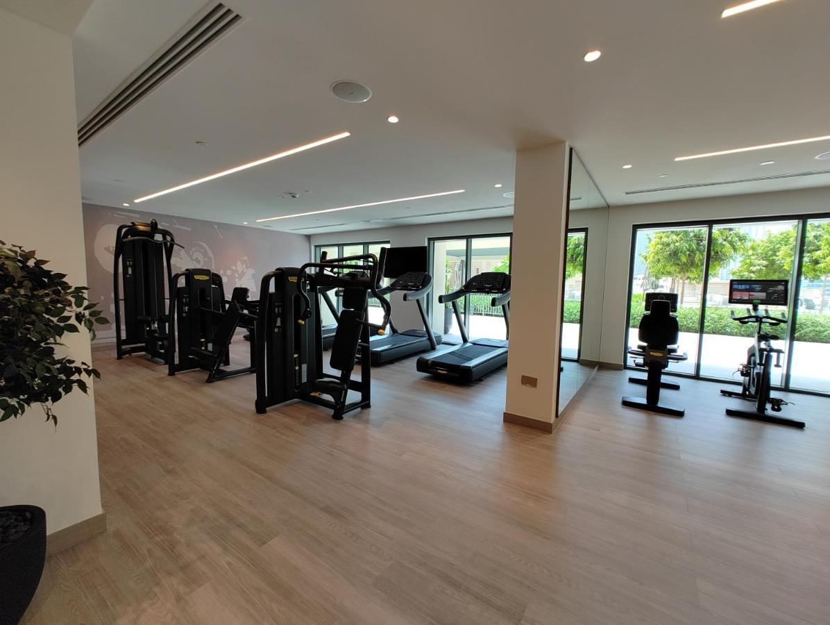 Ultimate / 5 Min Walk From Mall / Brand New / Downtown Lägenhet