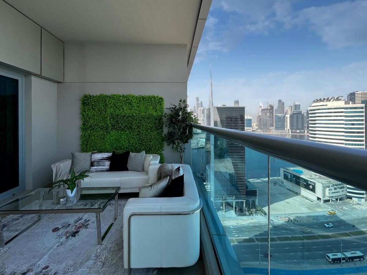 Lägenhet 2 Bedroom Burj Khalifa View With Large Private Terrace Dubai