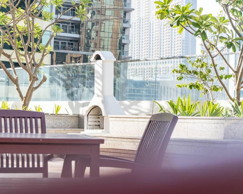 Breathtaking Lake View In Jlt Metro Cluster Apartment *