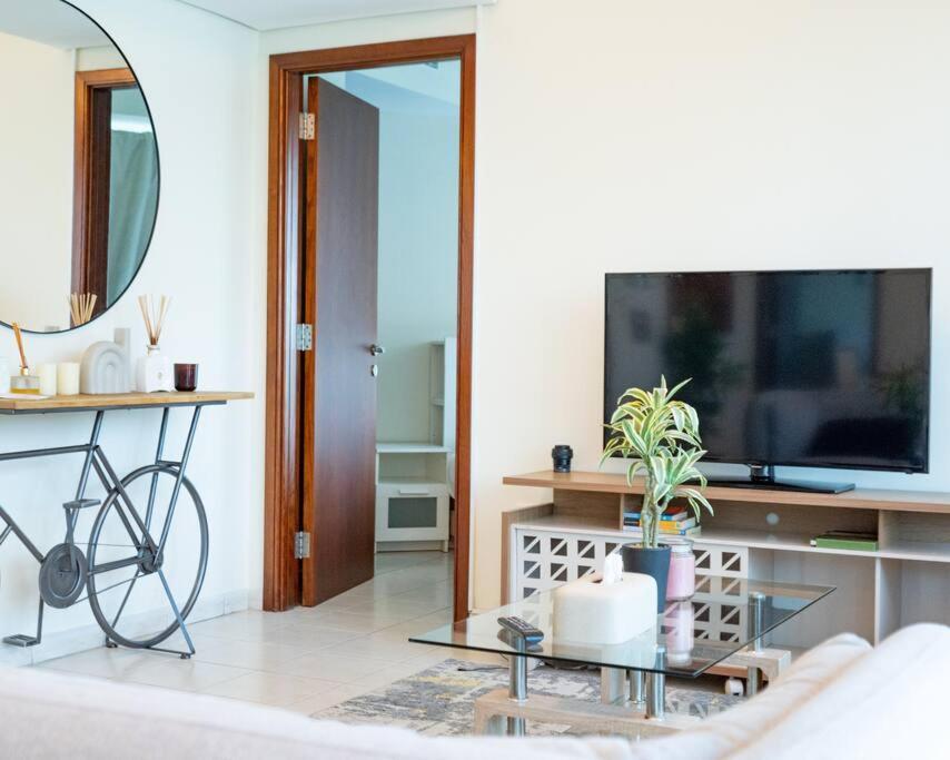 Apartment Breathtaking Lake View In Jlt Metro Cluster
