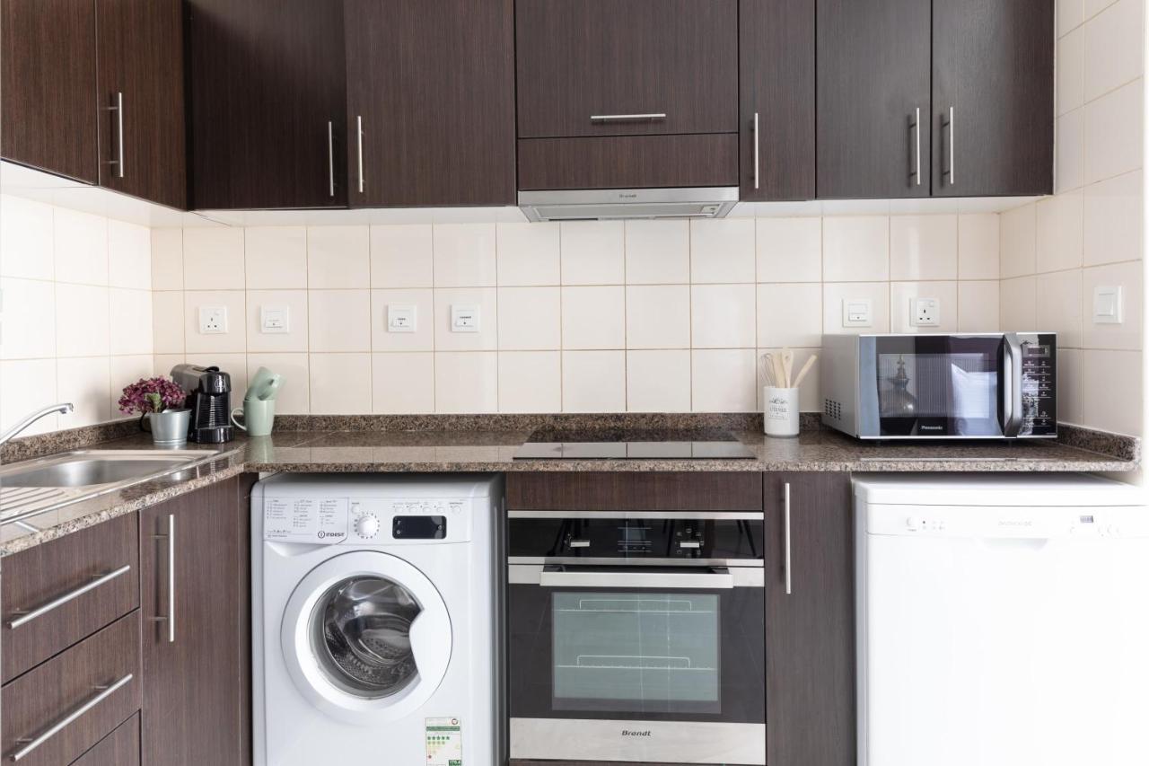 Frank Porter - Bay Apartment Dubai