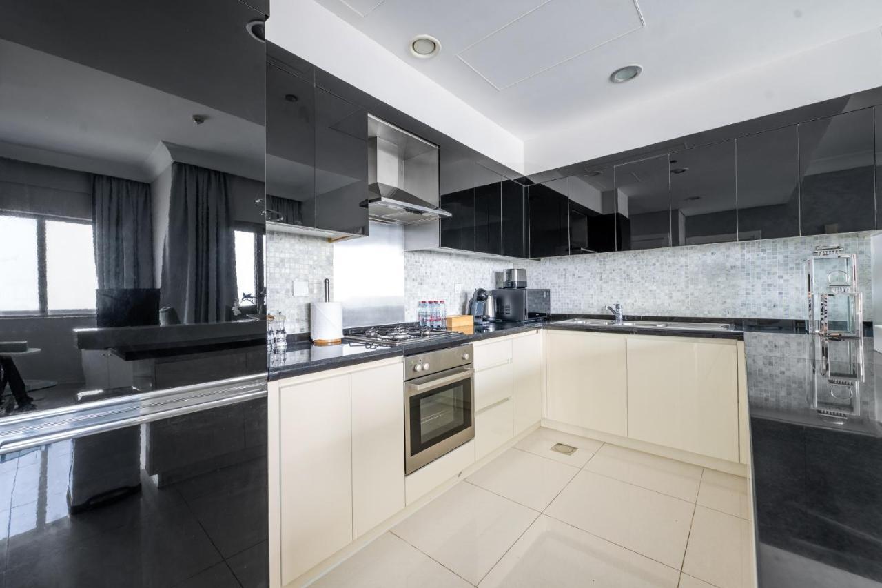 Downtown Luxury - 5 Star Facilities - 5 Min Walk To Mall Lejlighed