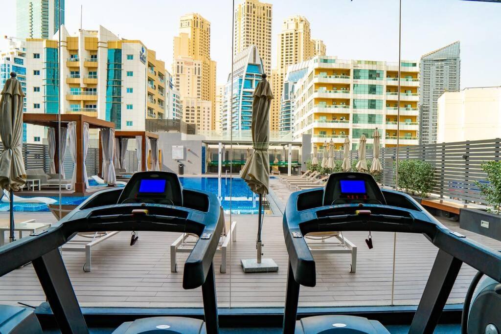 Astonishing Marina & Sea View Modern Appartement