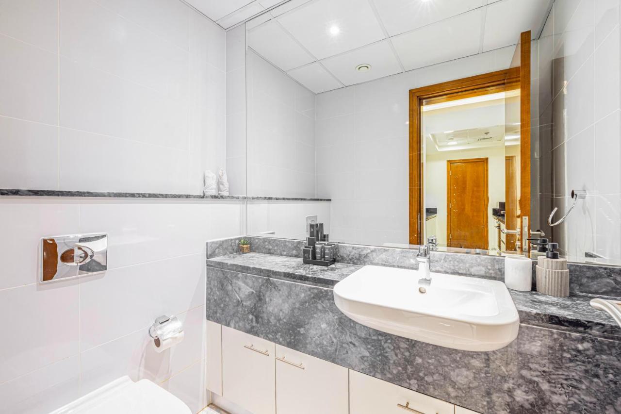Daniels Canal View 1br In Meera Tower Dubái