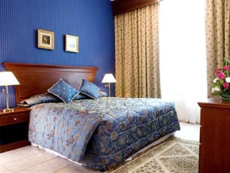 Gillani Hotel