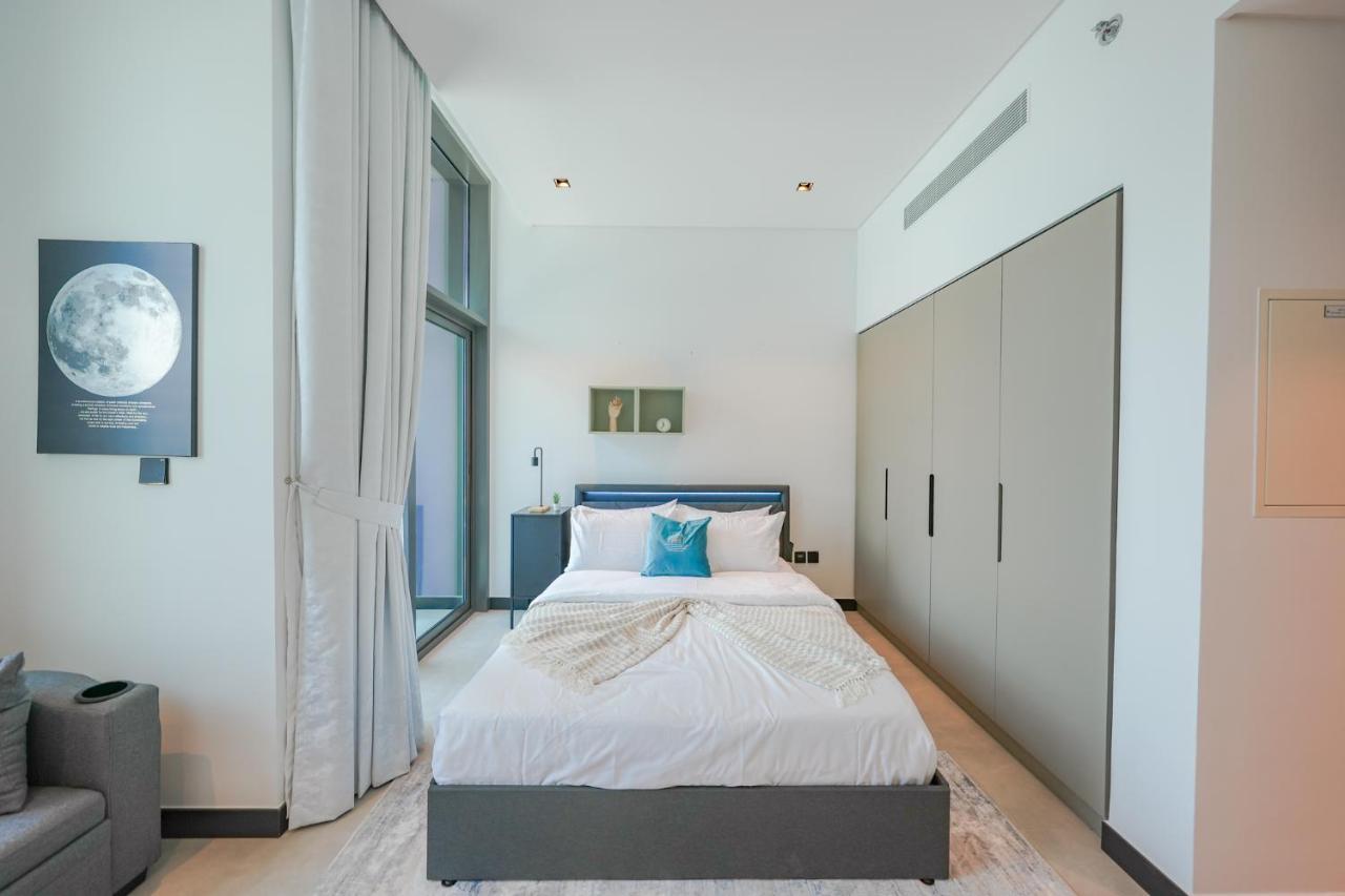 Stylish Loft With Balcony Overlooking Views Apartment Dubai