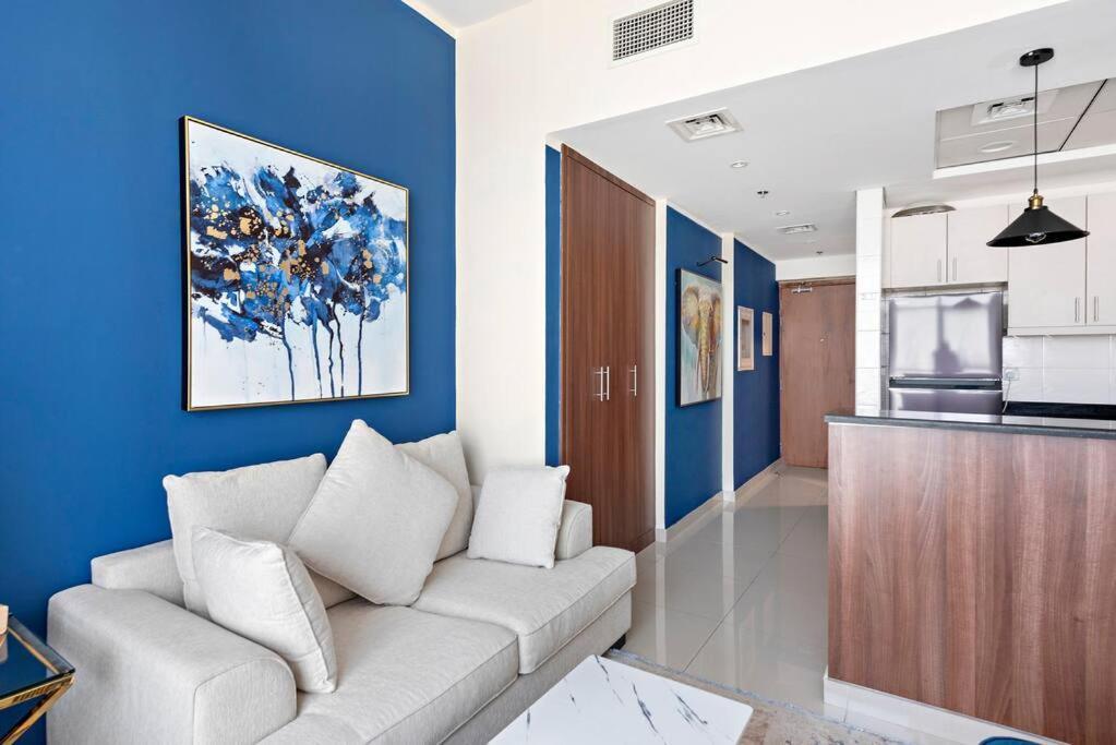 Vibrant With Pool, Gym, Free Parking & Fast Wifi Dubaï