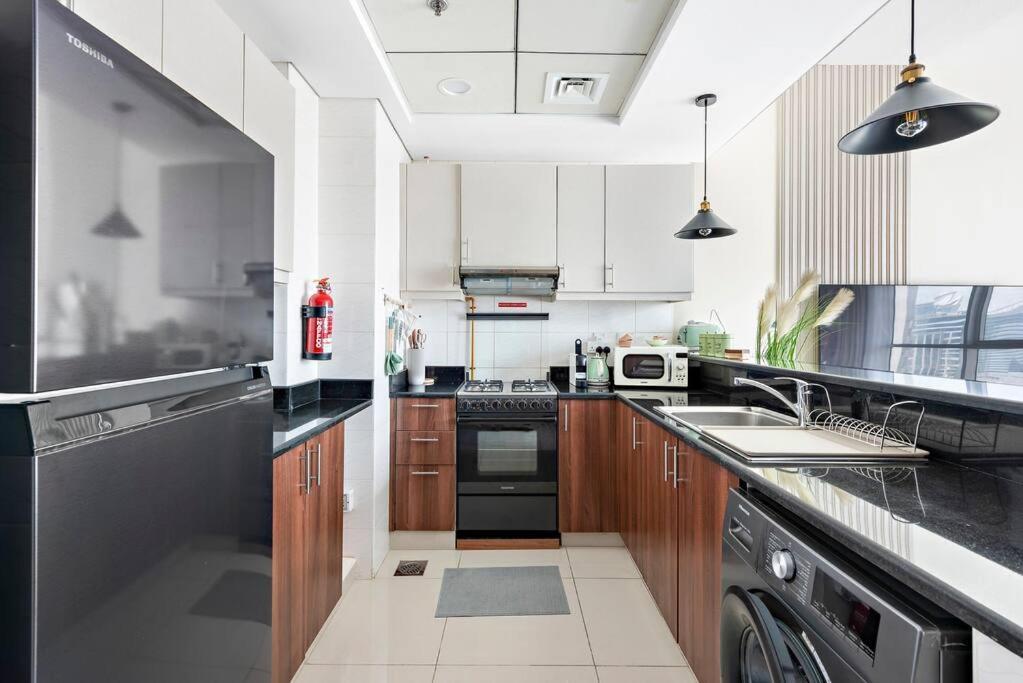 Appartement Vibrant With Pool, Gym, Free Parking & Fast Wifi Dubaï