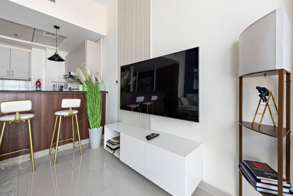 Vibrant With Pool, Gym, Free Parking & Fast Wifi Dubaï