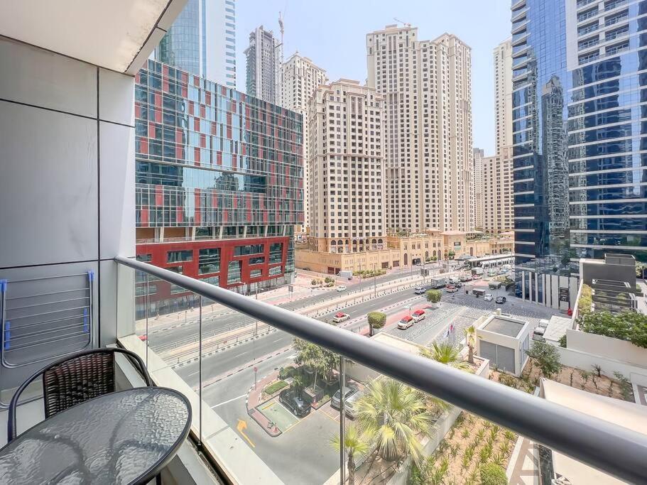 Stonetree - Furnished 1br Near Marina Walk Dubai