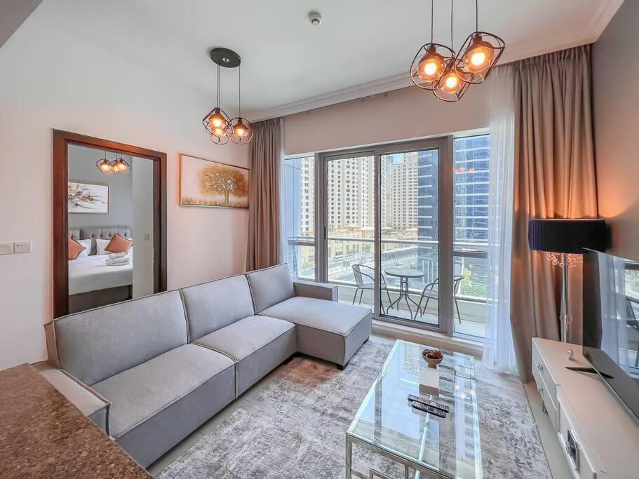 Stonetree - Furnished 1br Near Marina Walk Apartment