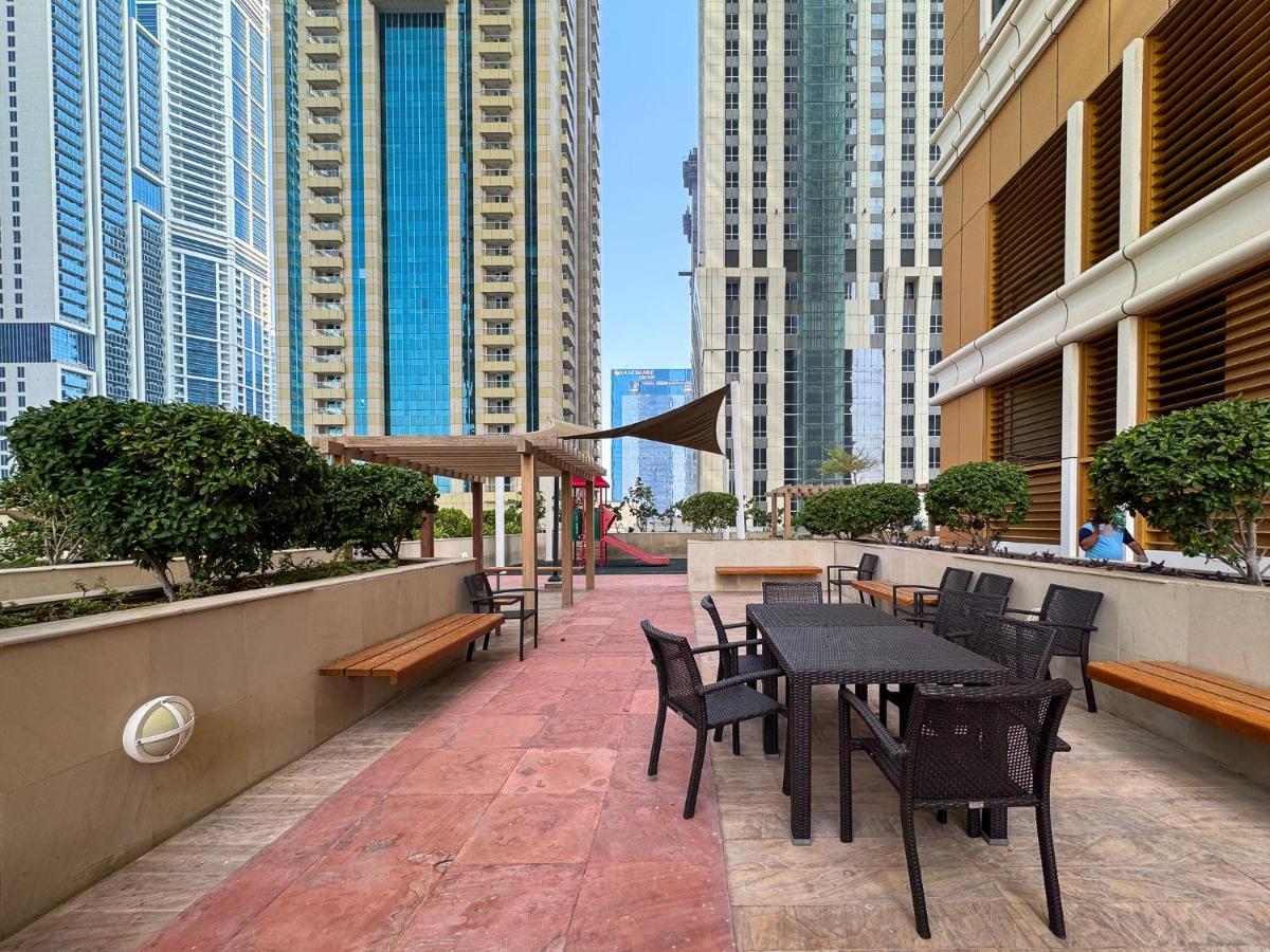 Attractive 1br With Sea View Near Barasti Club Dubái