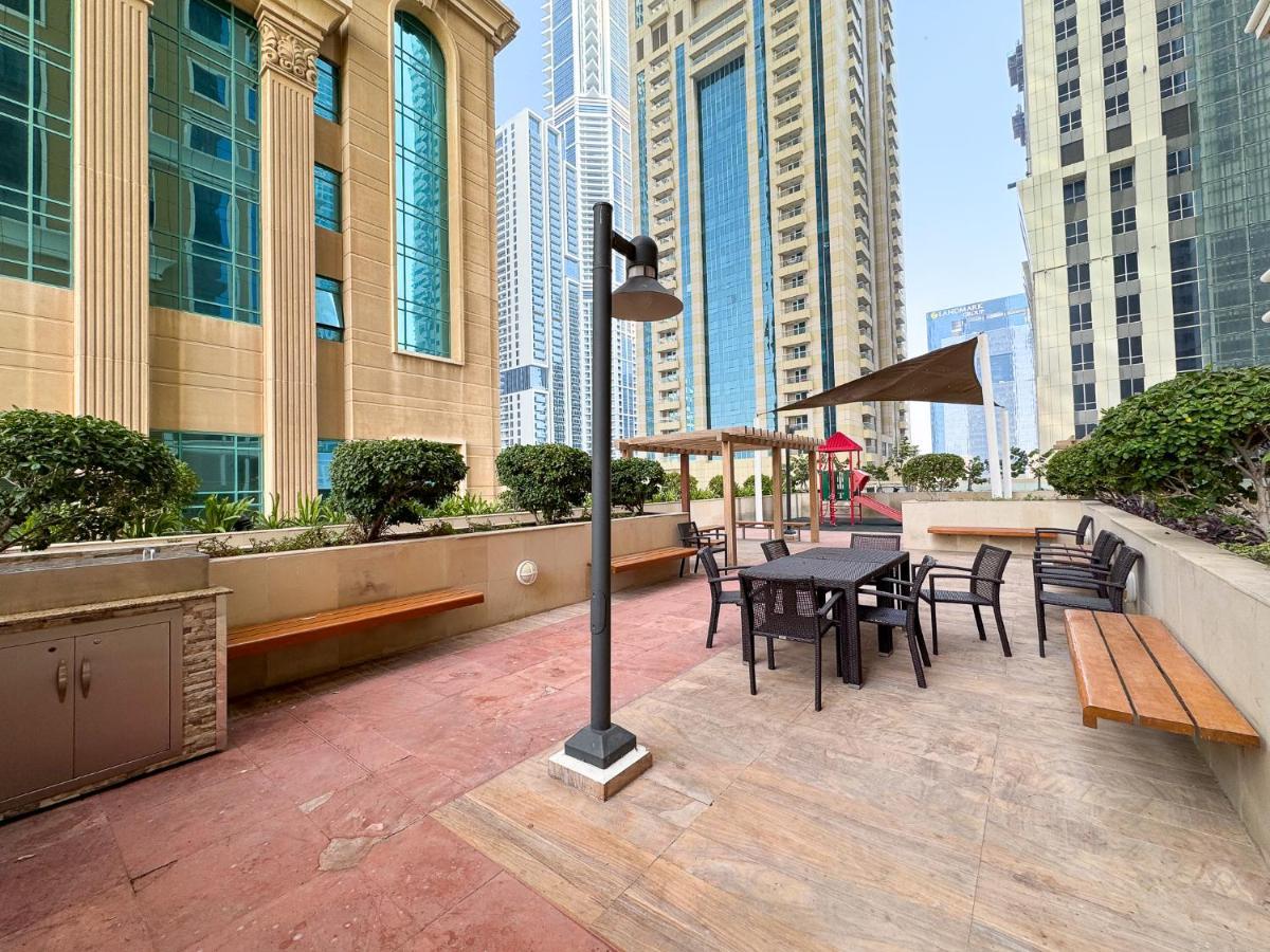 Apartamento Attractive 1br With Sea View Near Barasti Club Dubái