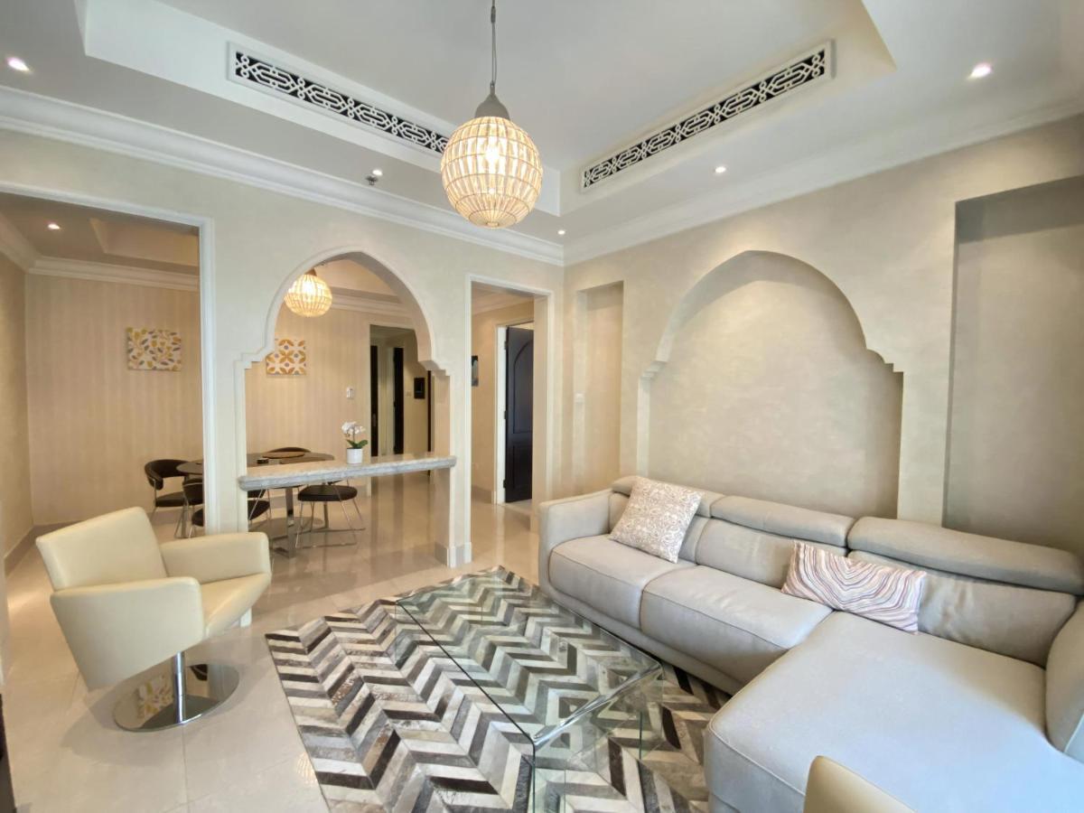 Lux I Souk Al Bahar I Burj Khalifa Views Apartment Dubai