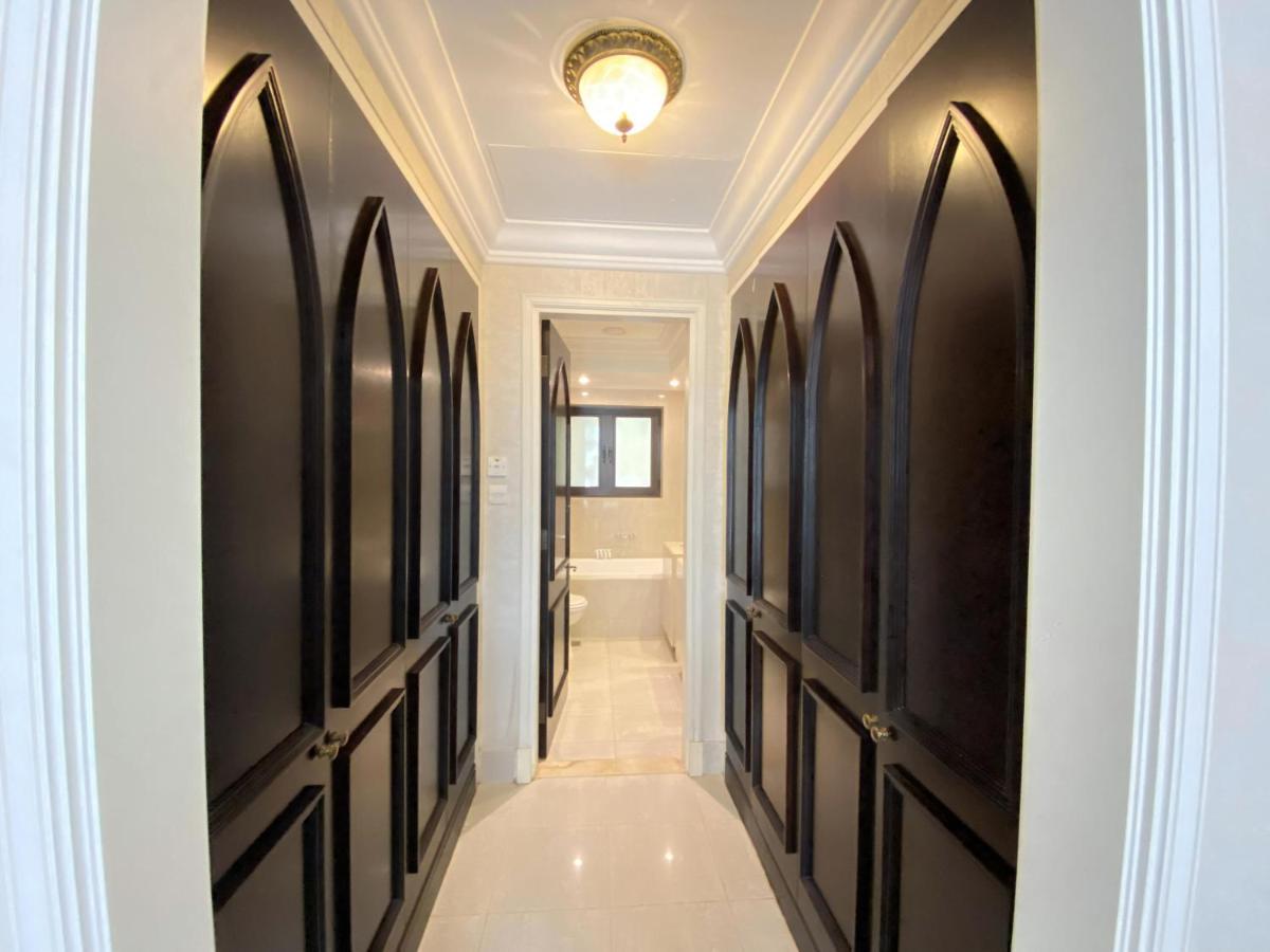 Lux I Souk Al Bahar I Burj Khalifa Views Apartment