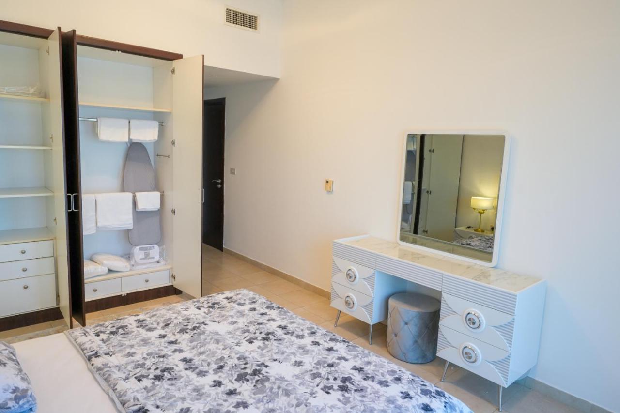 Incredible 2br With Burj Khalifa View & Balcony Apartment *