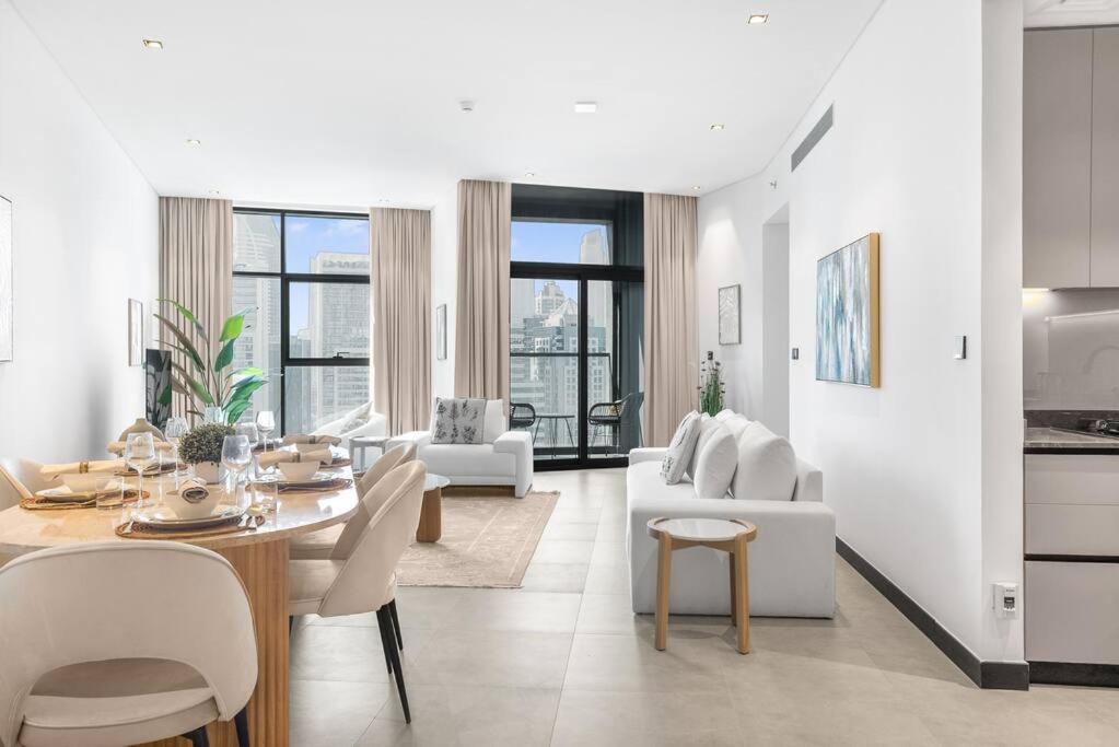 Glamorous 2 Bedroom I Panoramic Views - Business Bay I Free Wi-fi, Parking, Gym And Pool I By Meerak * Dubai