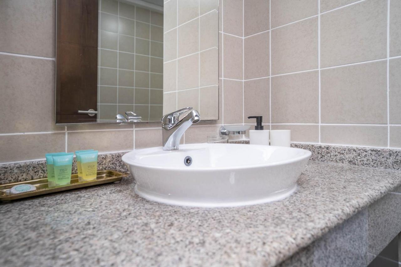 Apartment High Floor - Great Location - Family Friendly *