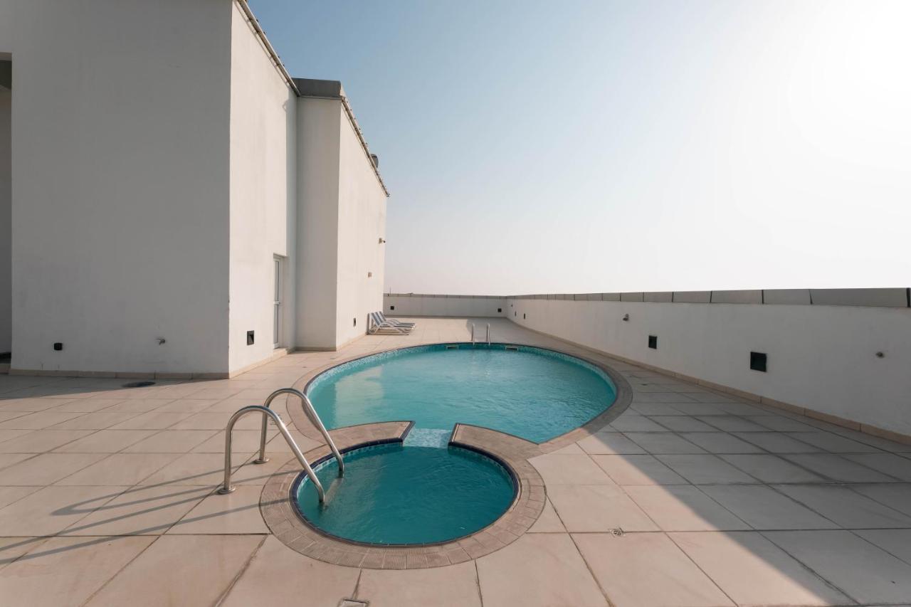 Spacious Studio In The Heart Of Jlt Apartamento