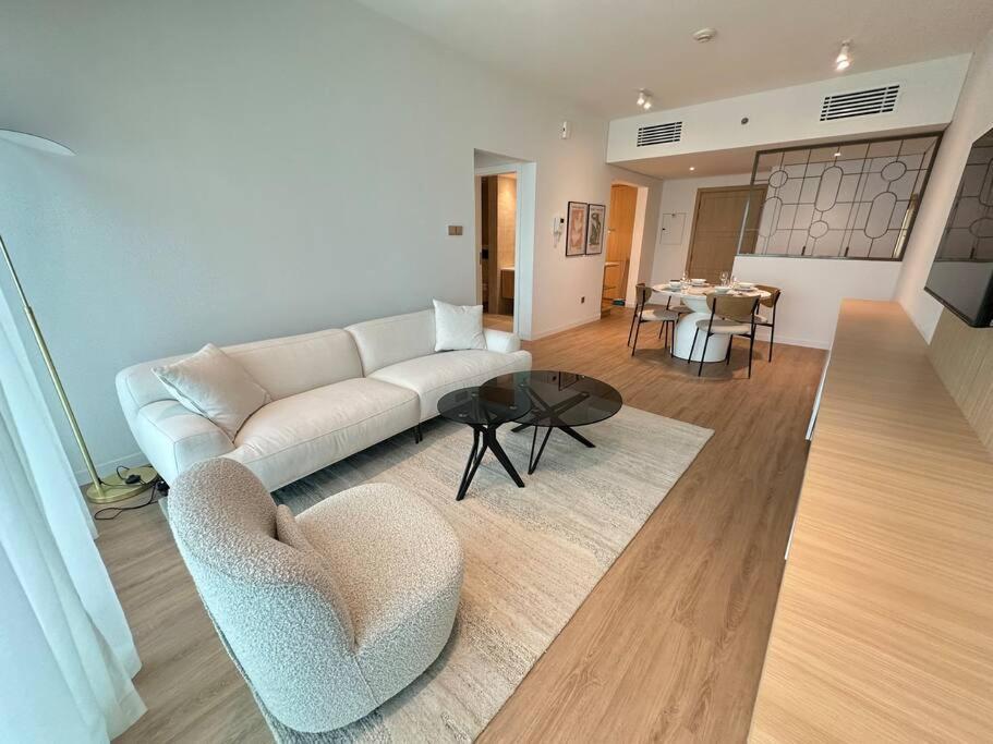 Rh-1br Getaway In Downtown's Desirable Locale *