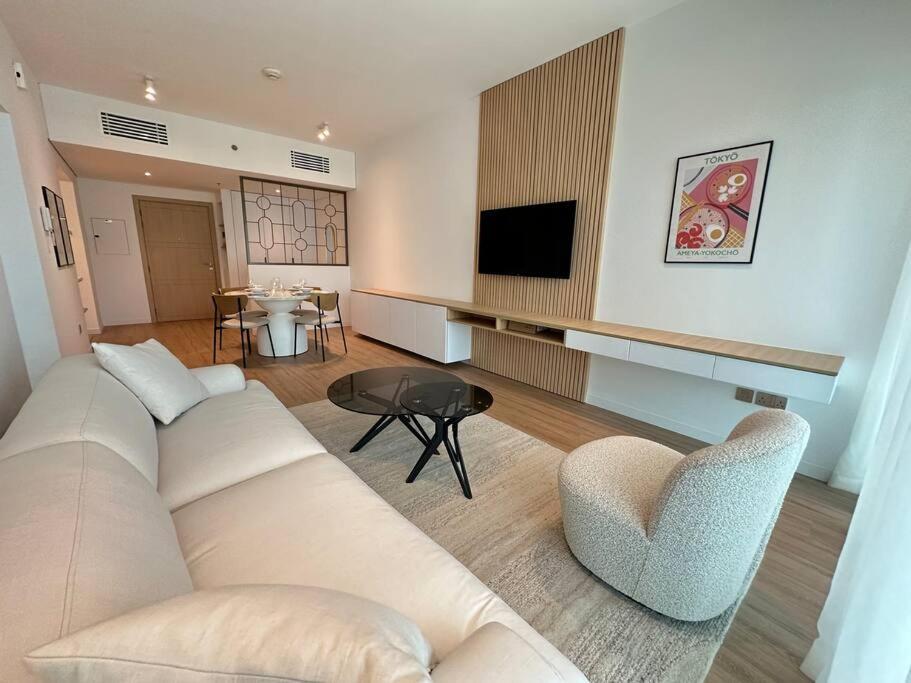 Rh-1br Getaway In Downtown's Desirable Locale