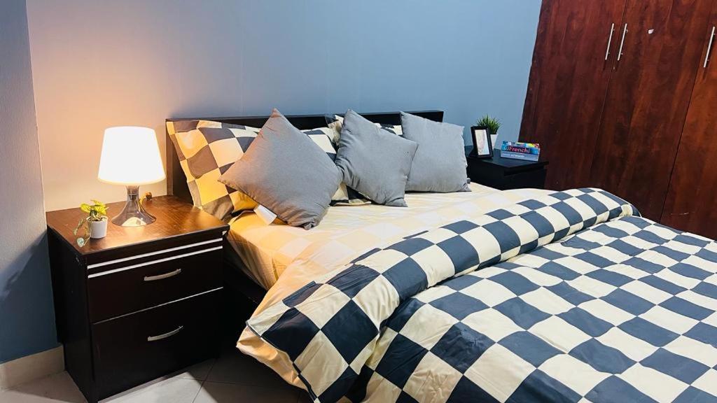Séjour chez l'habitant Beautiful Bedroom In Marina Near Blue Water *