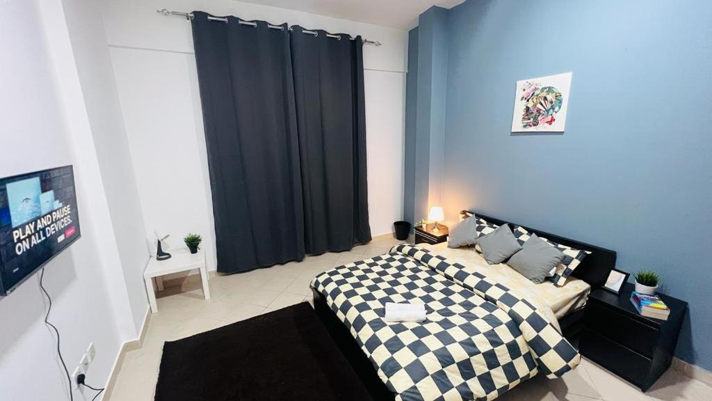 Beautiful Bedroom In Marina Near Blue Water Séjour chez l'habitant