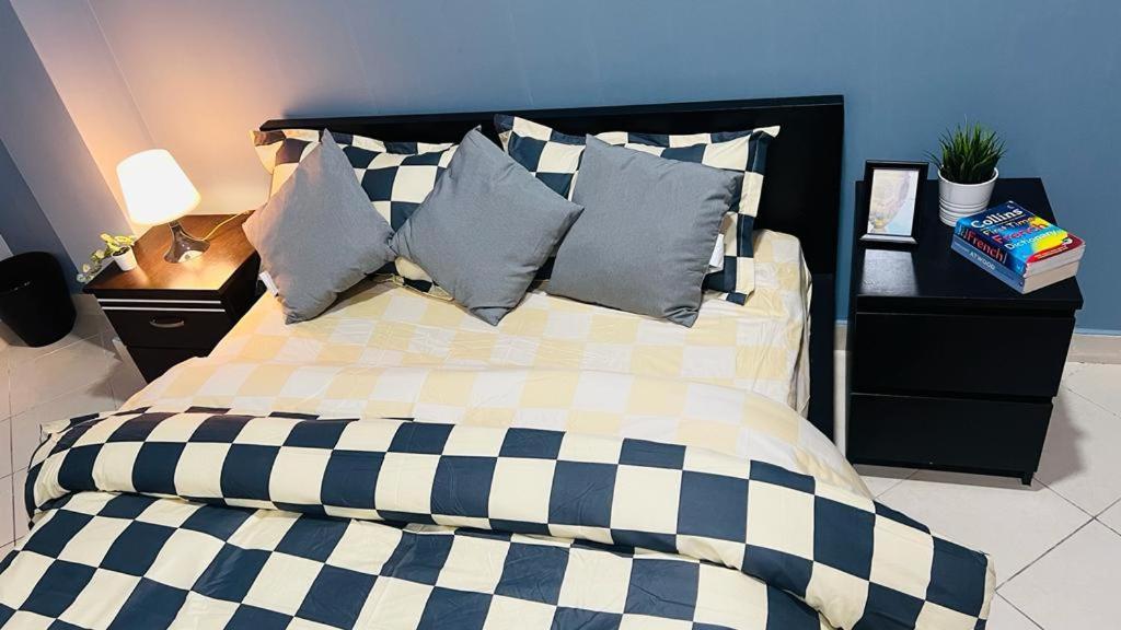 Séjour chez l'habitant Beautiful Bedroom In Marina Near Blue Water *